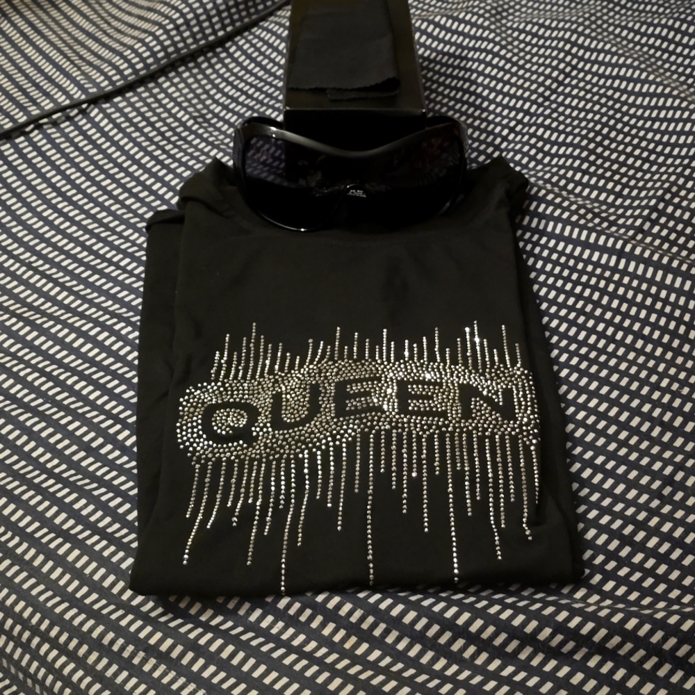 Queen Sequin "L"  T-Shirt & Black Face Contour Sunglasses - High Durability